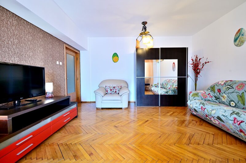 Romana, Brosteanu nr. 23, inchiriere apartament 3 camere, bloc 1995,