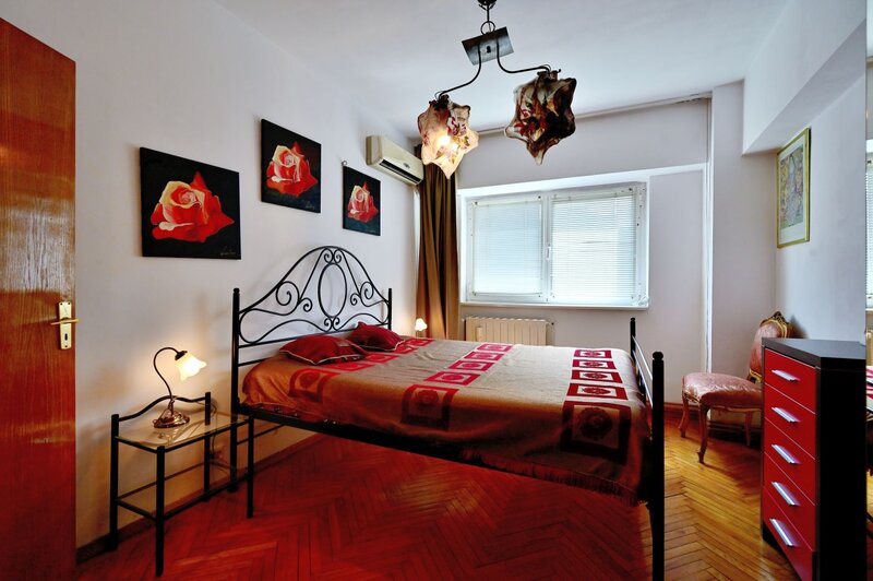 Romana, Brosteanu nr. 23, inchiriere apartament 3 camere, bloc 1995,