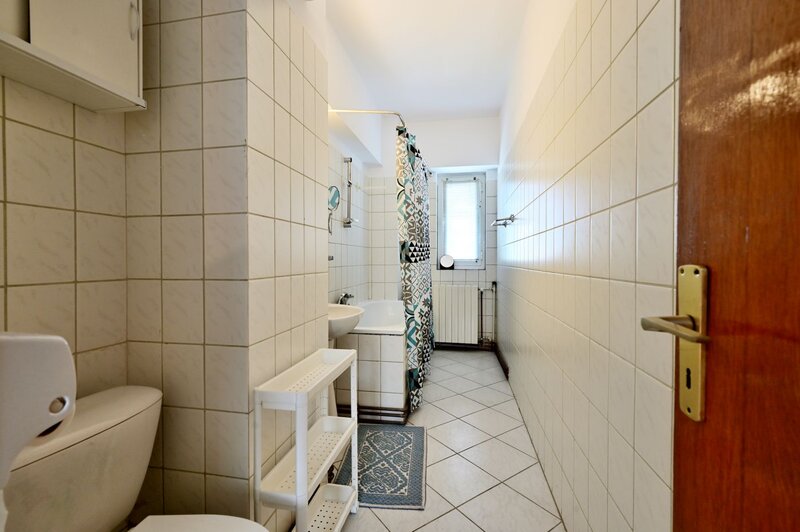 Romana, Brosteanu nr. 23, inchiriere apartament 3 camere, bloc 1995,